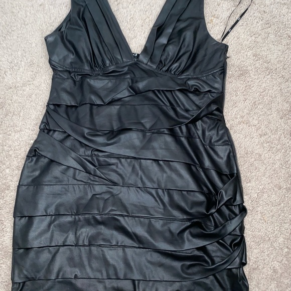 Dresses - Picture 3 of 16